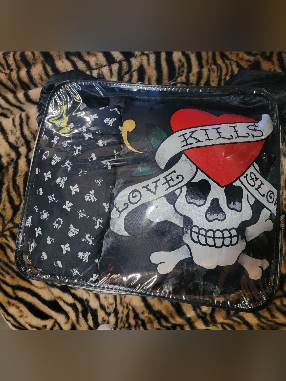 Ed Hardy Comforter Set Sheets Pillow Cases Black Skull & Heart Pillow Queen